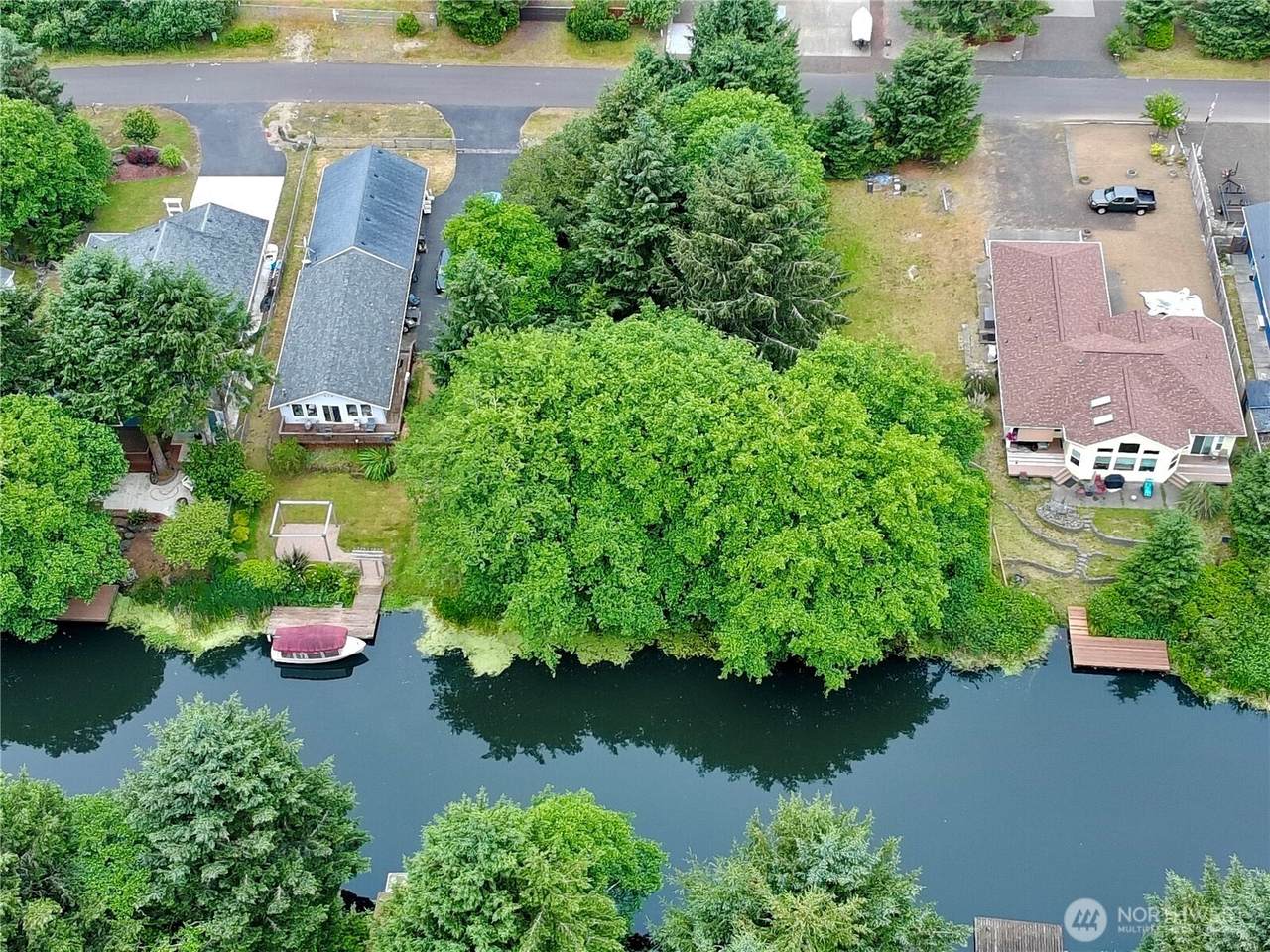 772 Island Circle - Photo 1