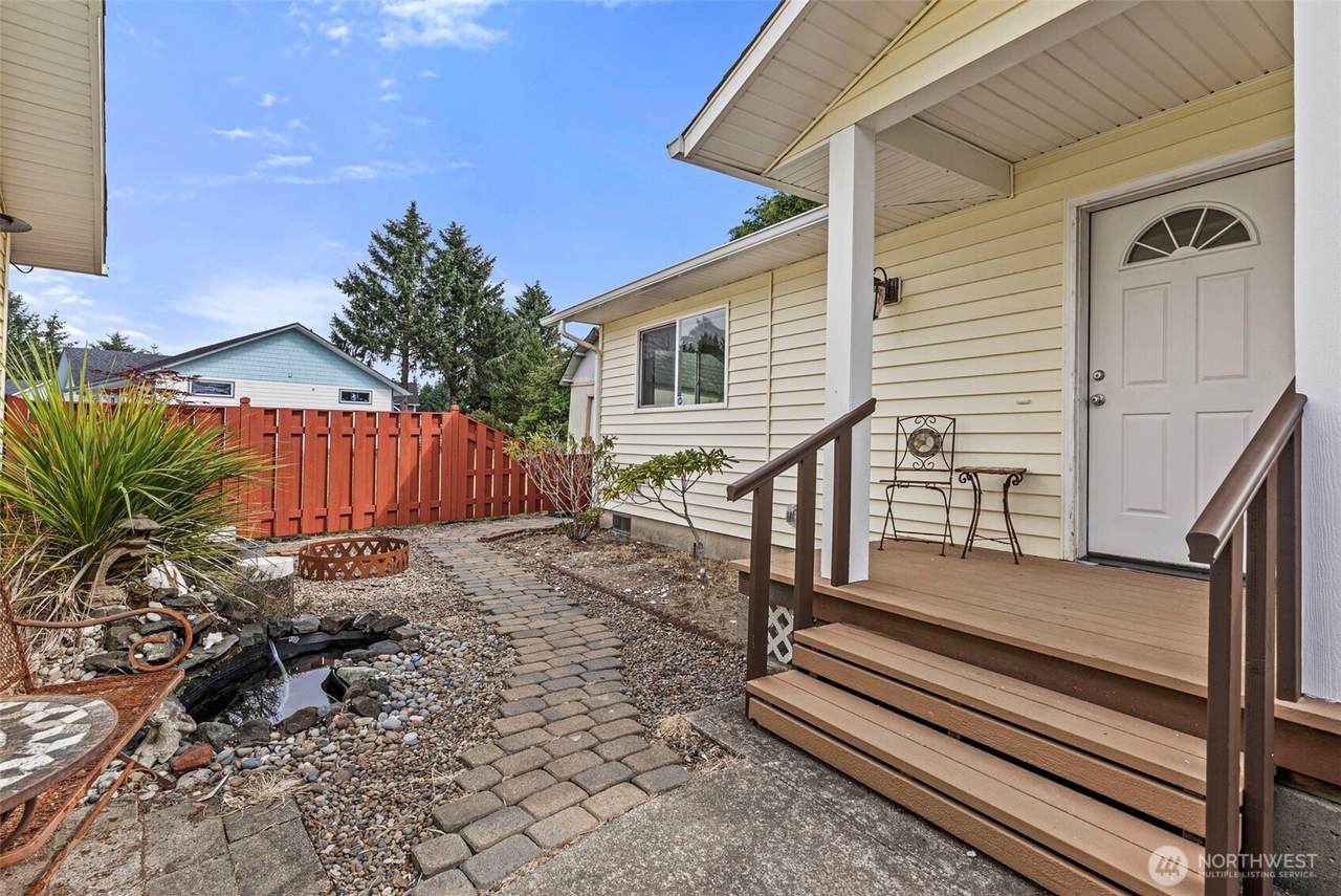 526 Sunset Avenue - Photo 1