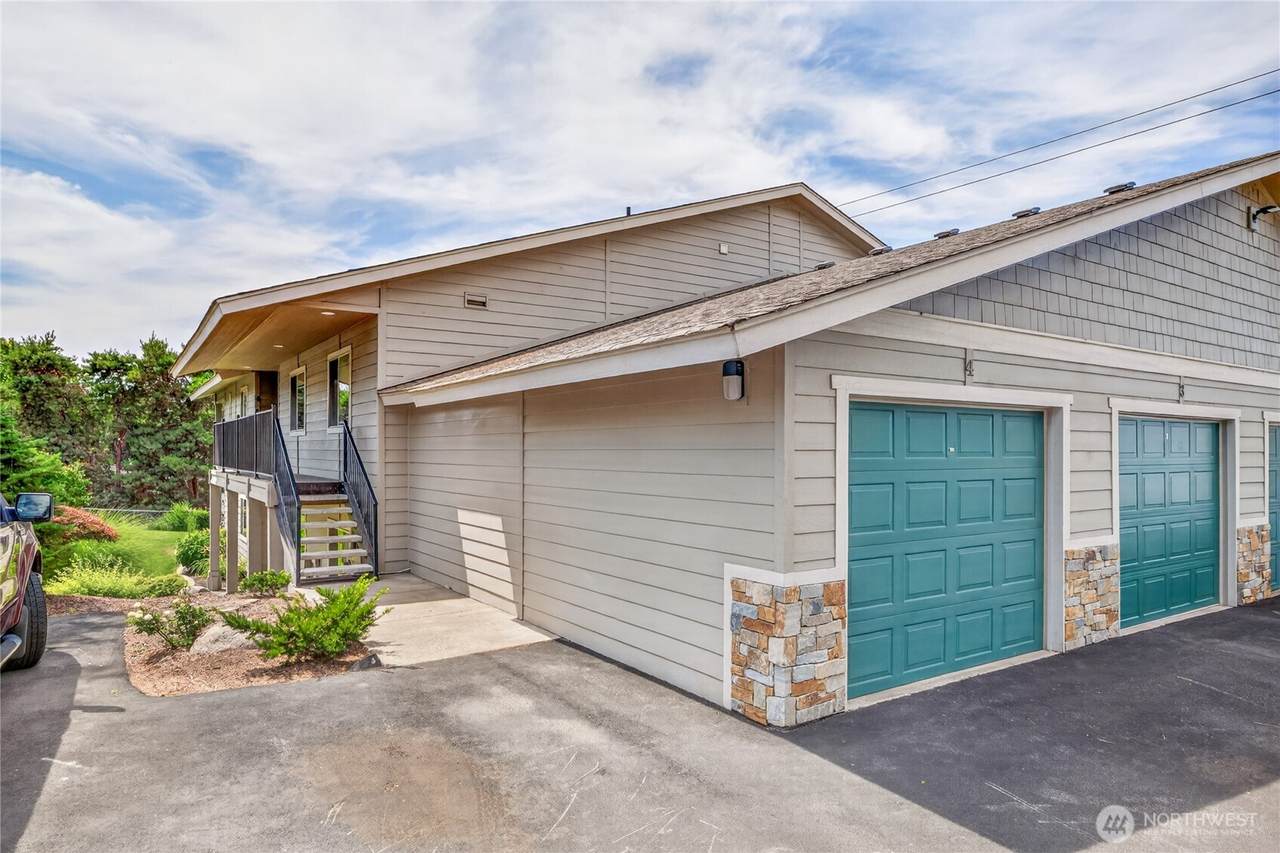 520 11th Street - Photo 1