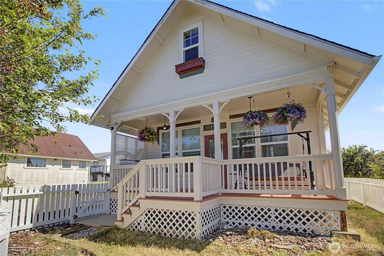 493 Ocean Spray St - Photo 1