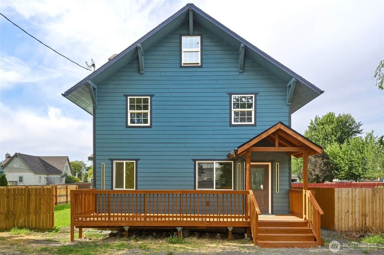 132 Drumheller Street - Photo 1