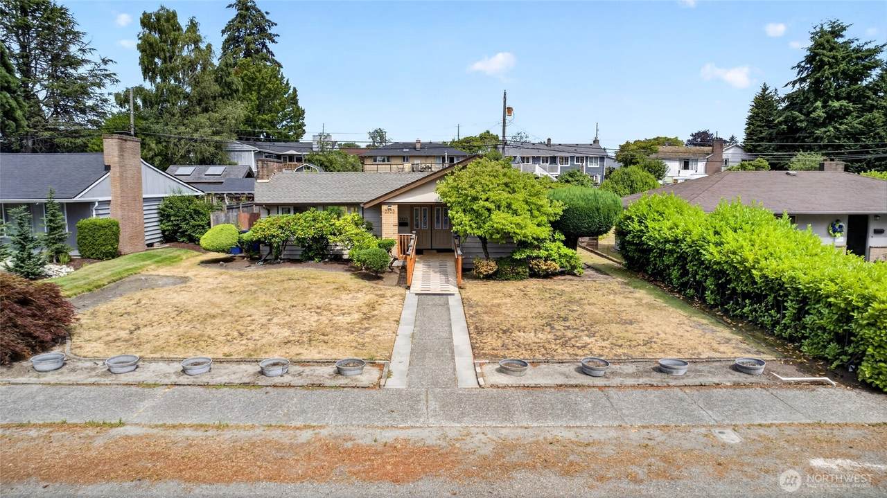 2323 N Highland Street - Photo 1