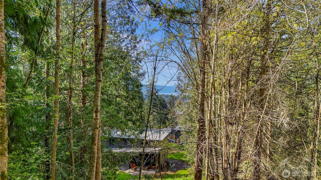 1800 40th Place - Photo 1
