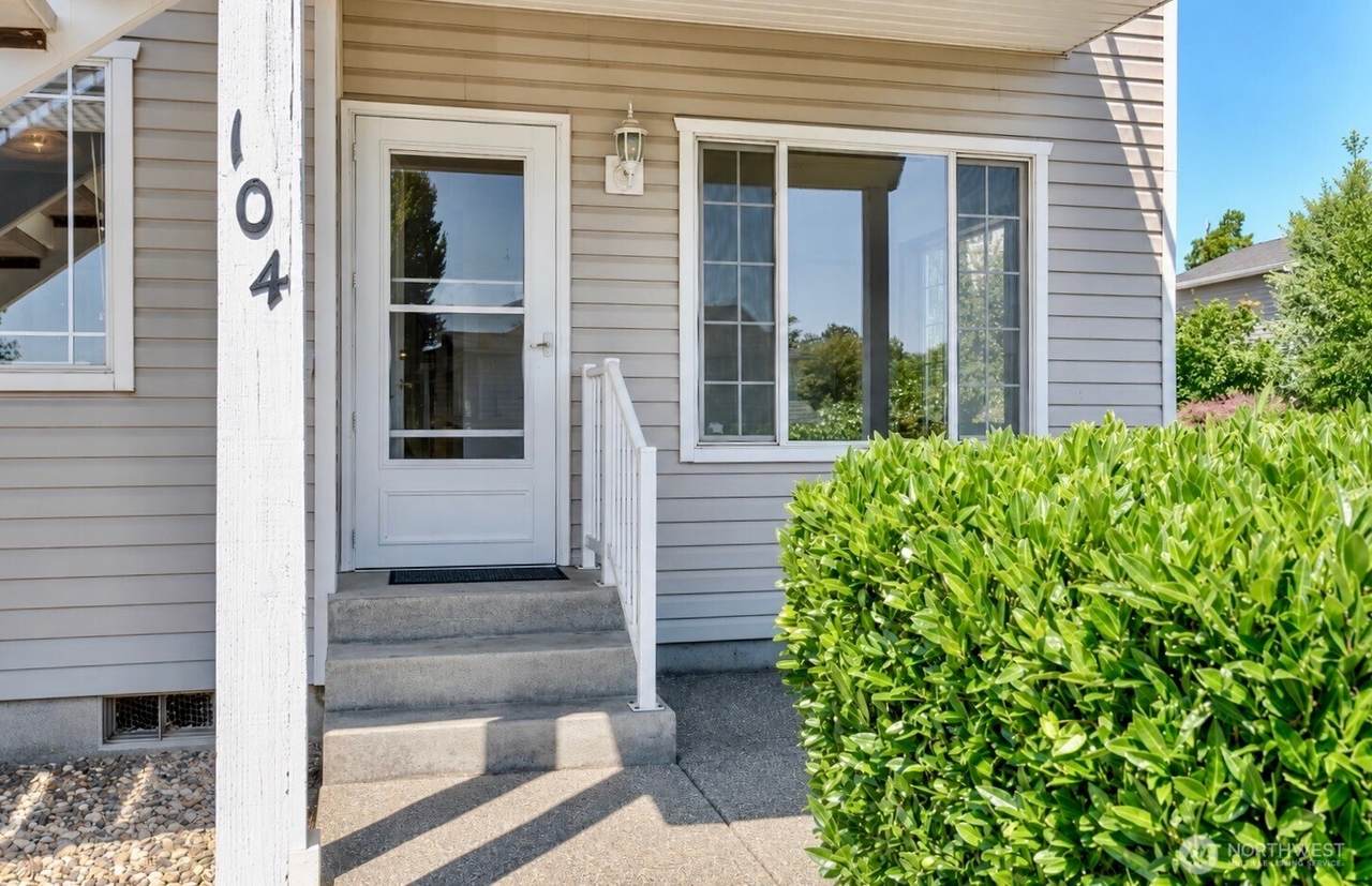 725 Judson Street - Photo 1