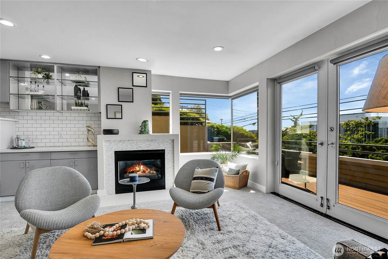 1202 Lakeview Boulevard - Photo 1