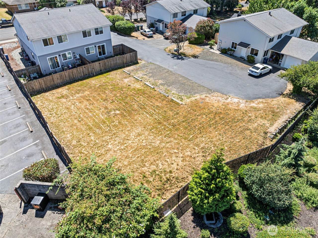 1042 Hanford Avenue - Photo 1