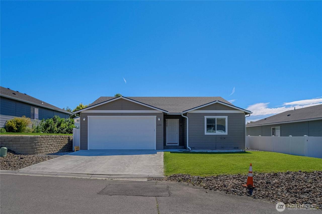 1133 New Oak Lane - Photo 1