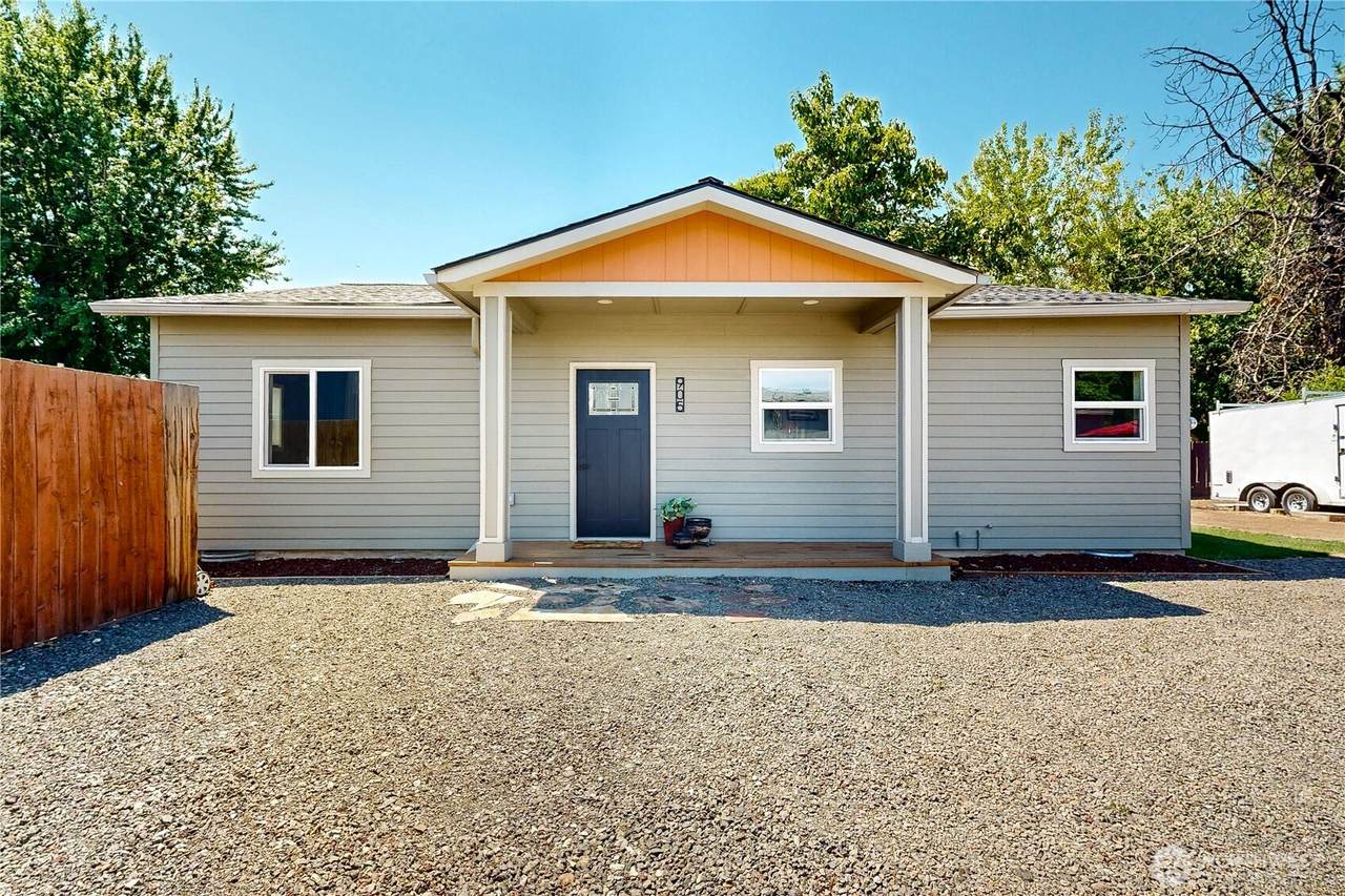 905 Cowl Street - Photo 1
