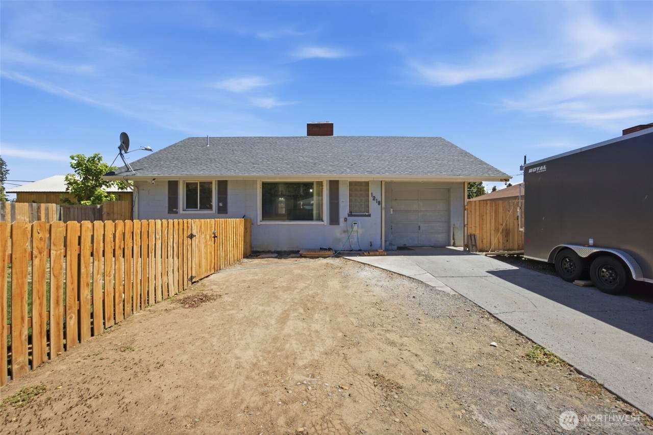 1218 D St - Photo 1