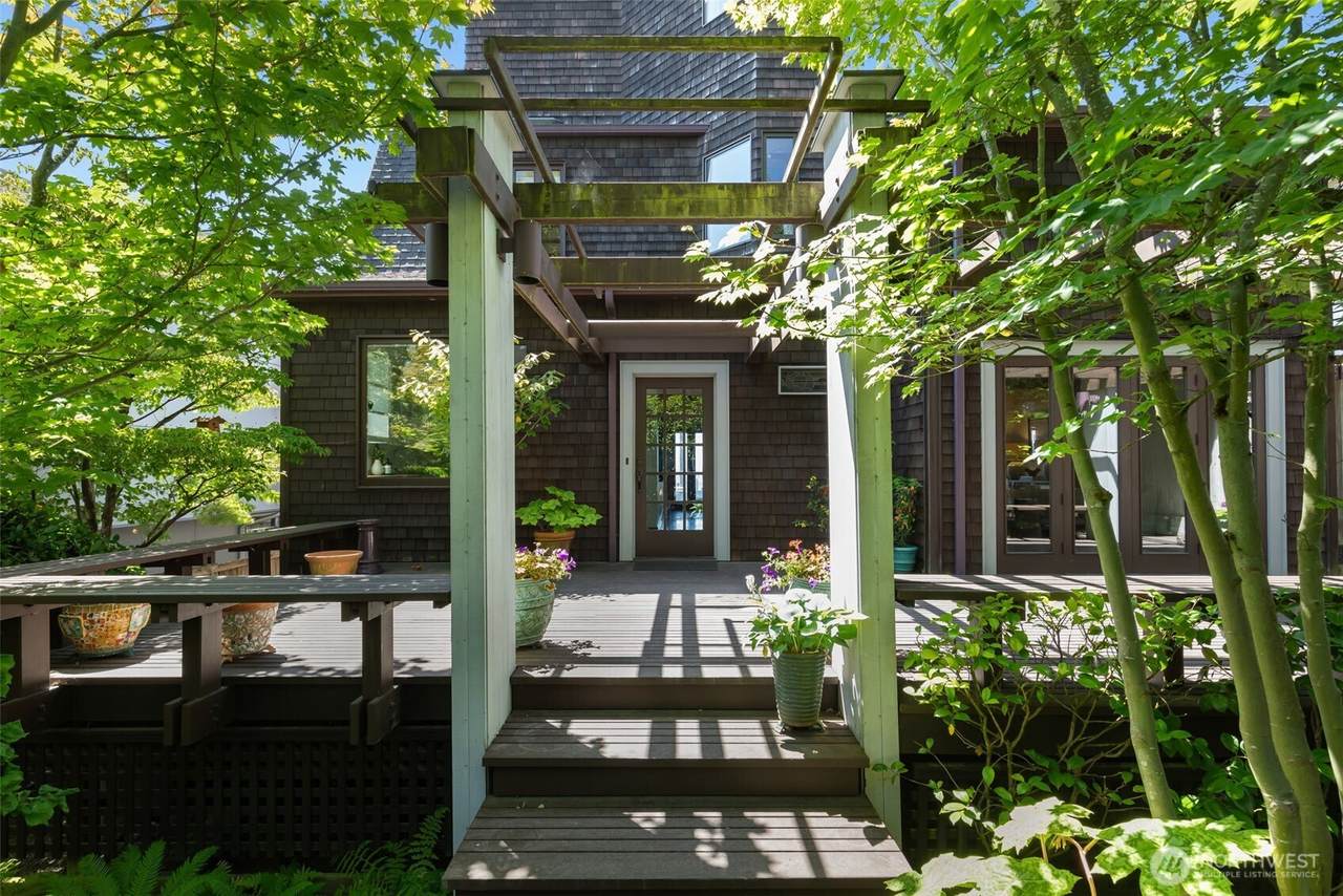 370 Highland Drive - Photo 1