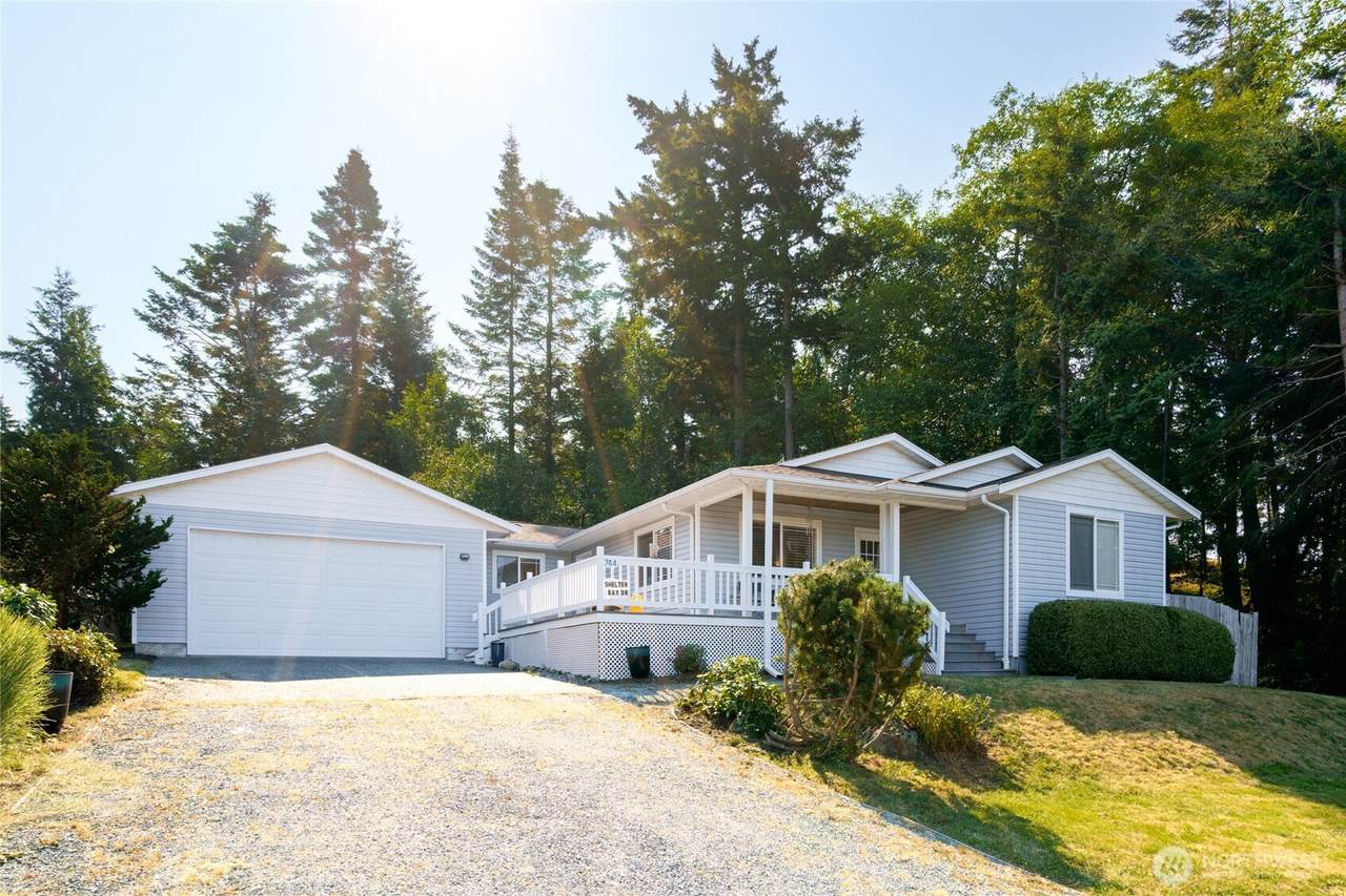 744 Shelter Bay Dr - Photo 1