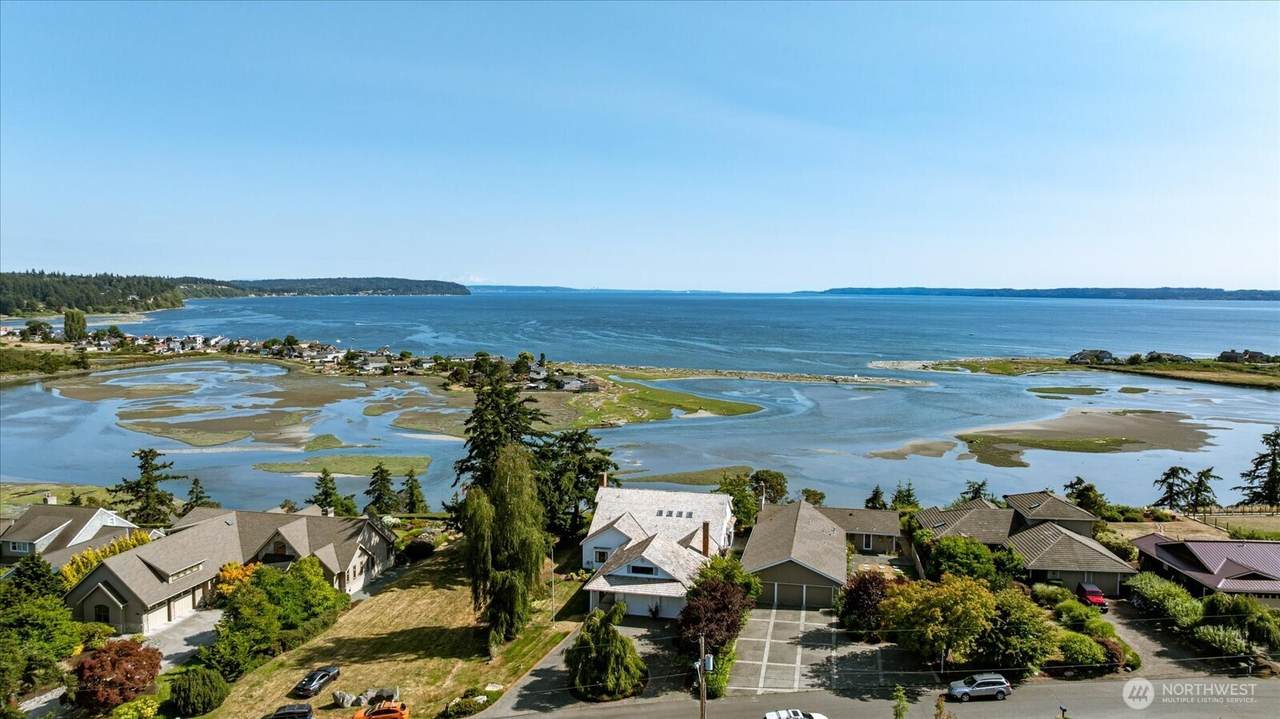 2374 Soundview Drive - Photo 1