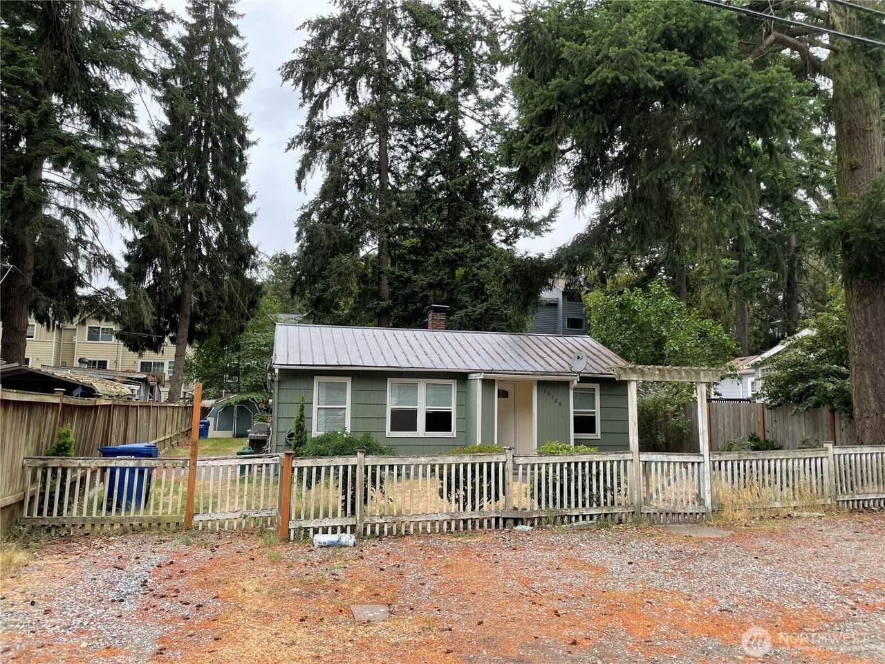 13729 Stone Avenue - Photo 1