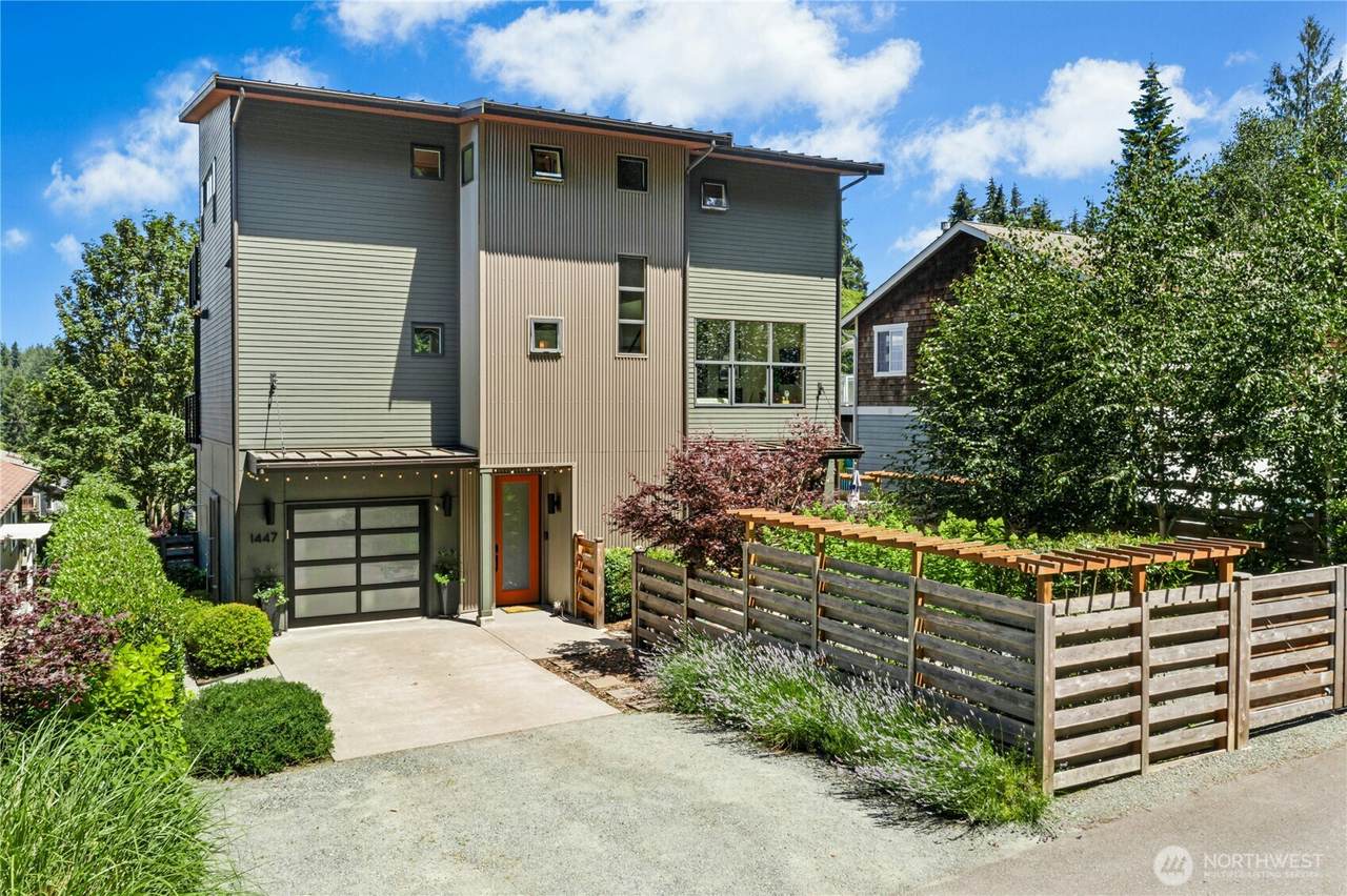 1447 Elm Place - Photo 1