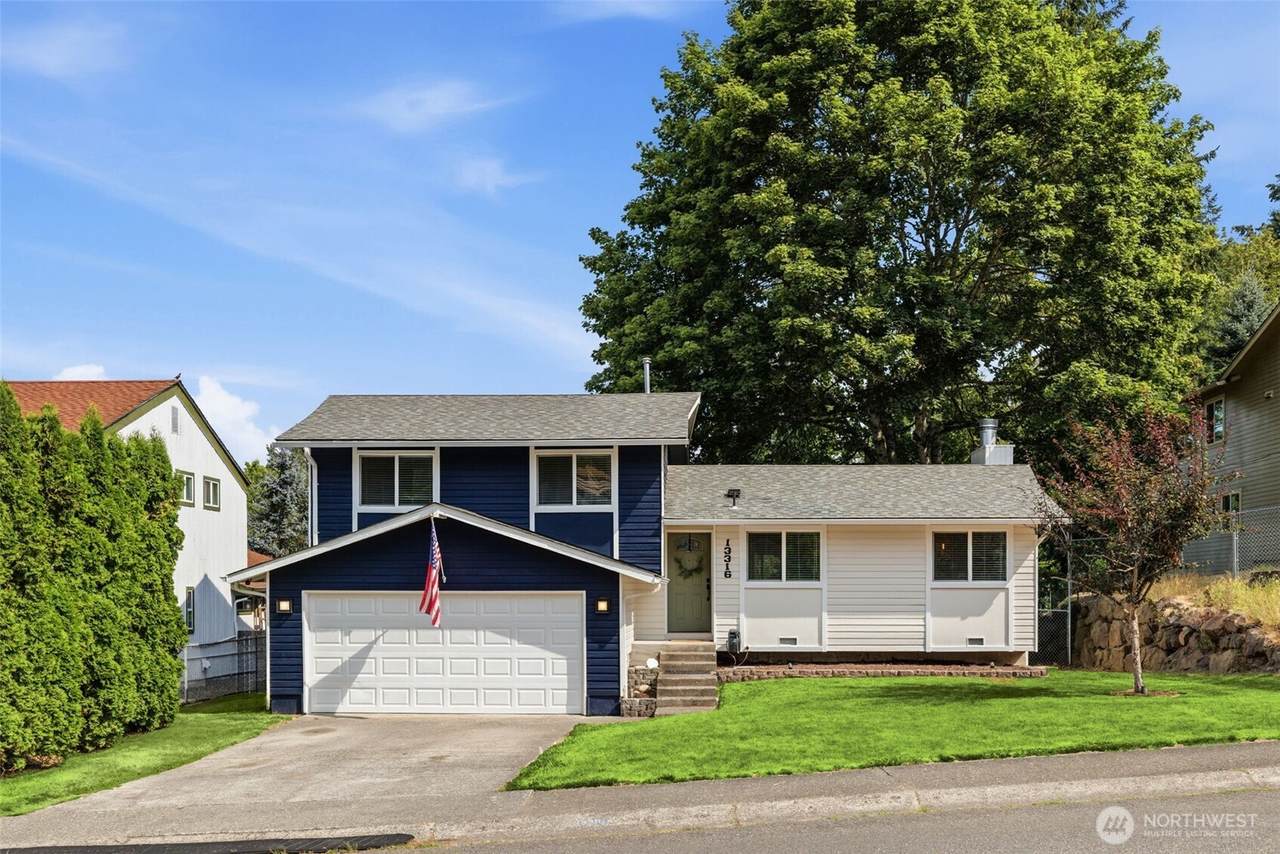 13316 168TH Street - Photo 1
