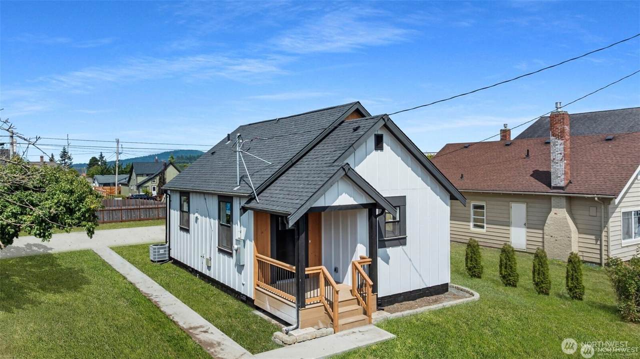 814 26th Street - Photo 1