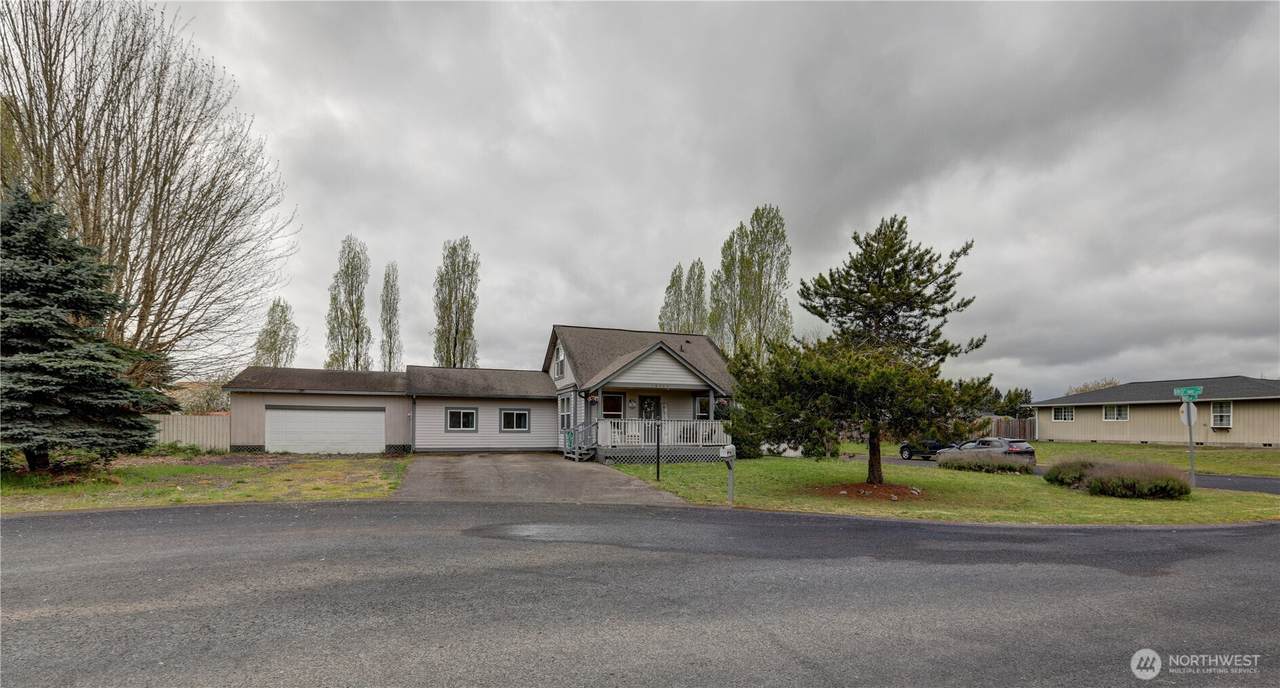 18005 Iris Place - Photo 1
