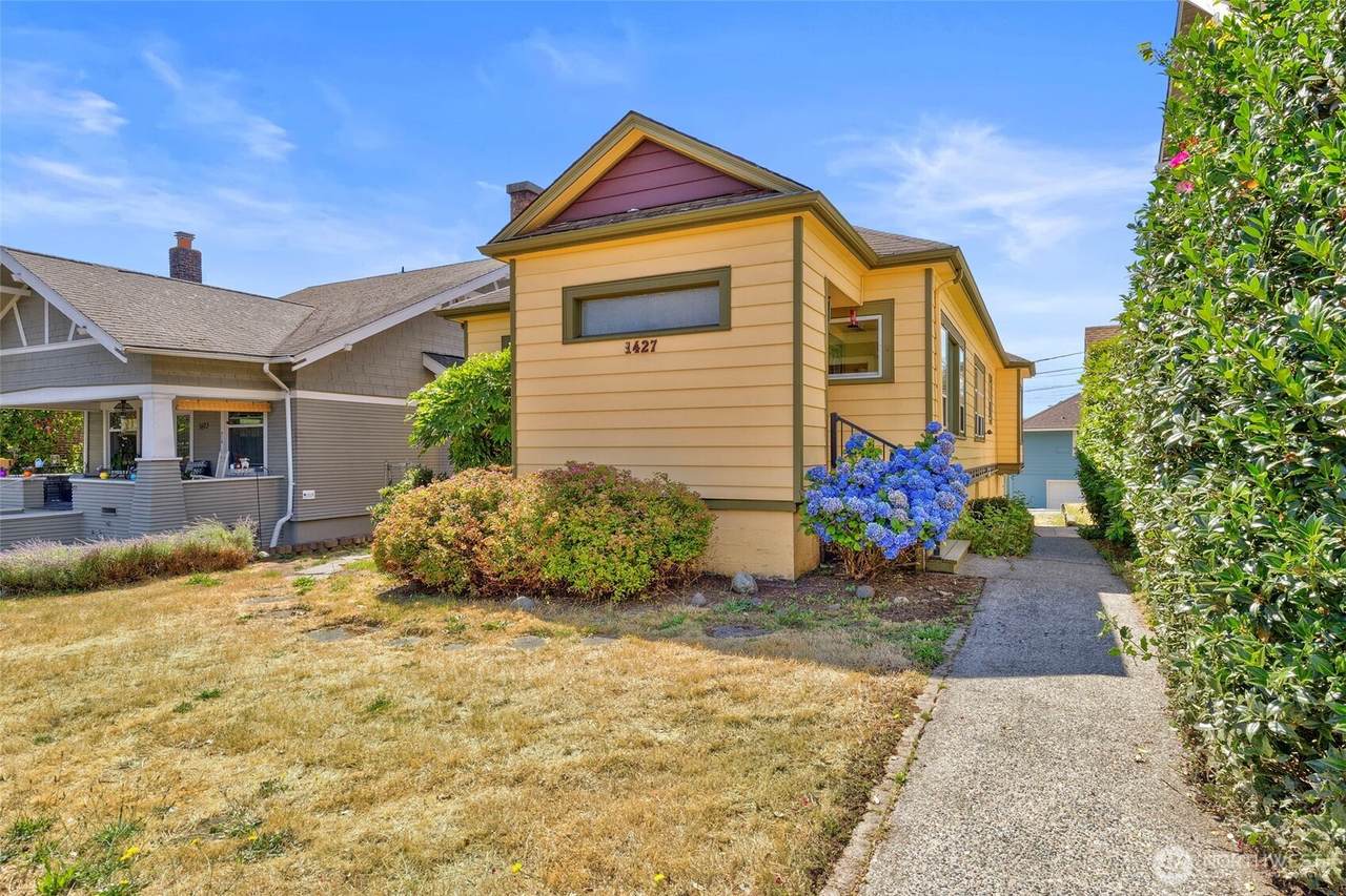 1427 Burwell Street - Photo 1