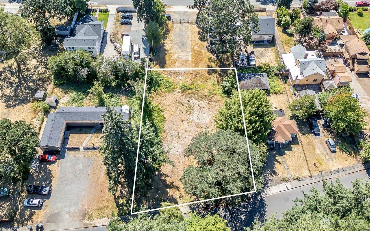 14507 Woodlawn Street - Photo 1
