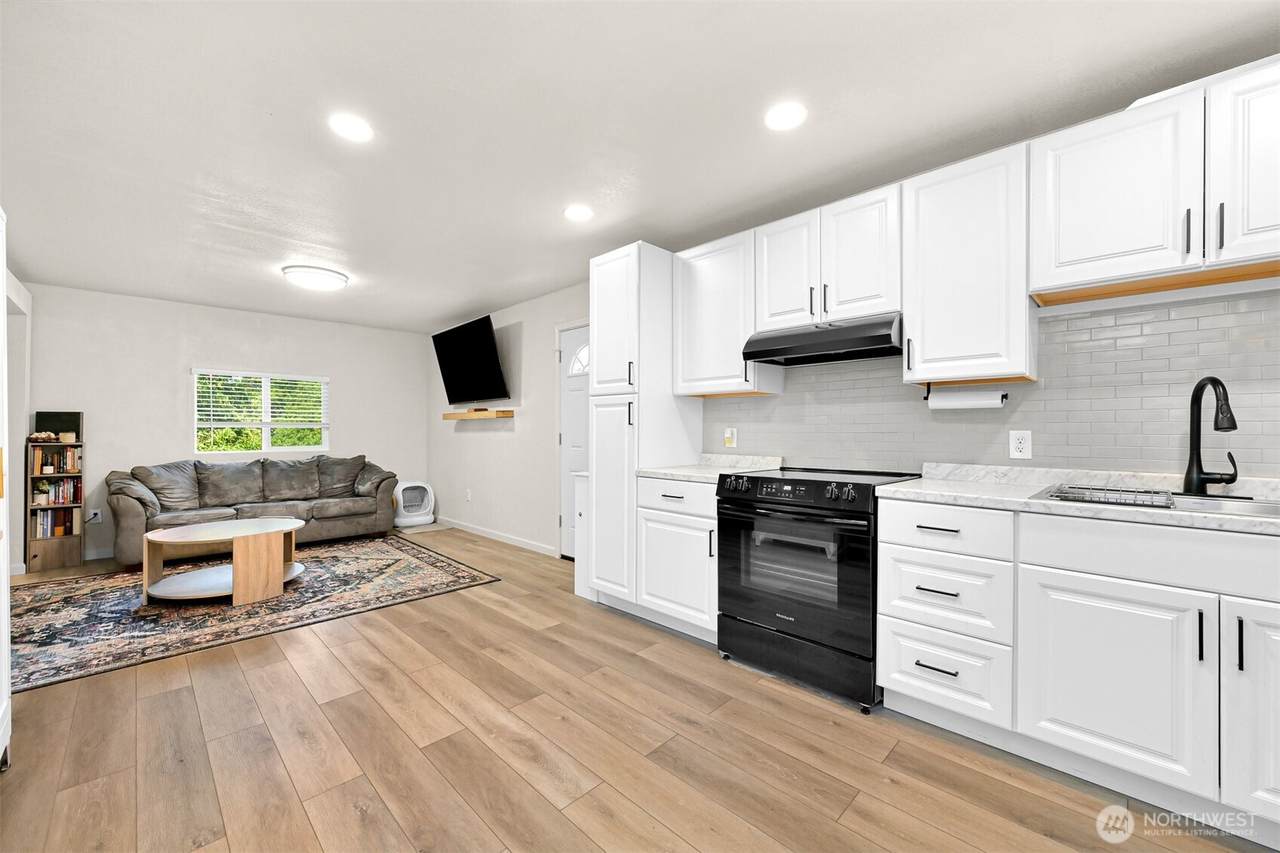 4621 East Street - Photo 1