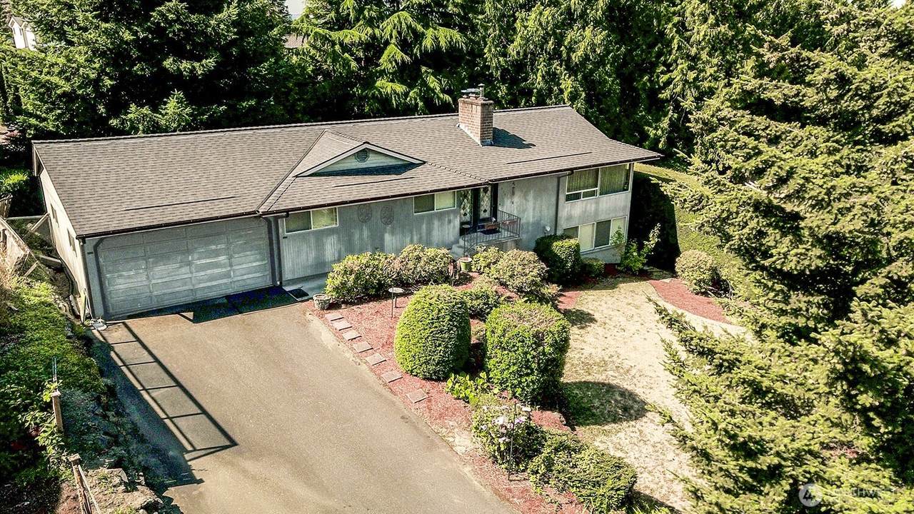 425 183rd Street - Photo 1