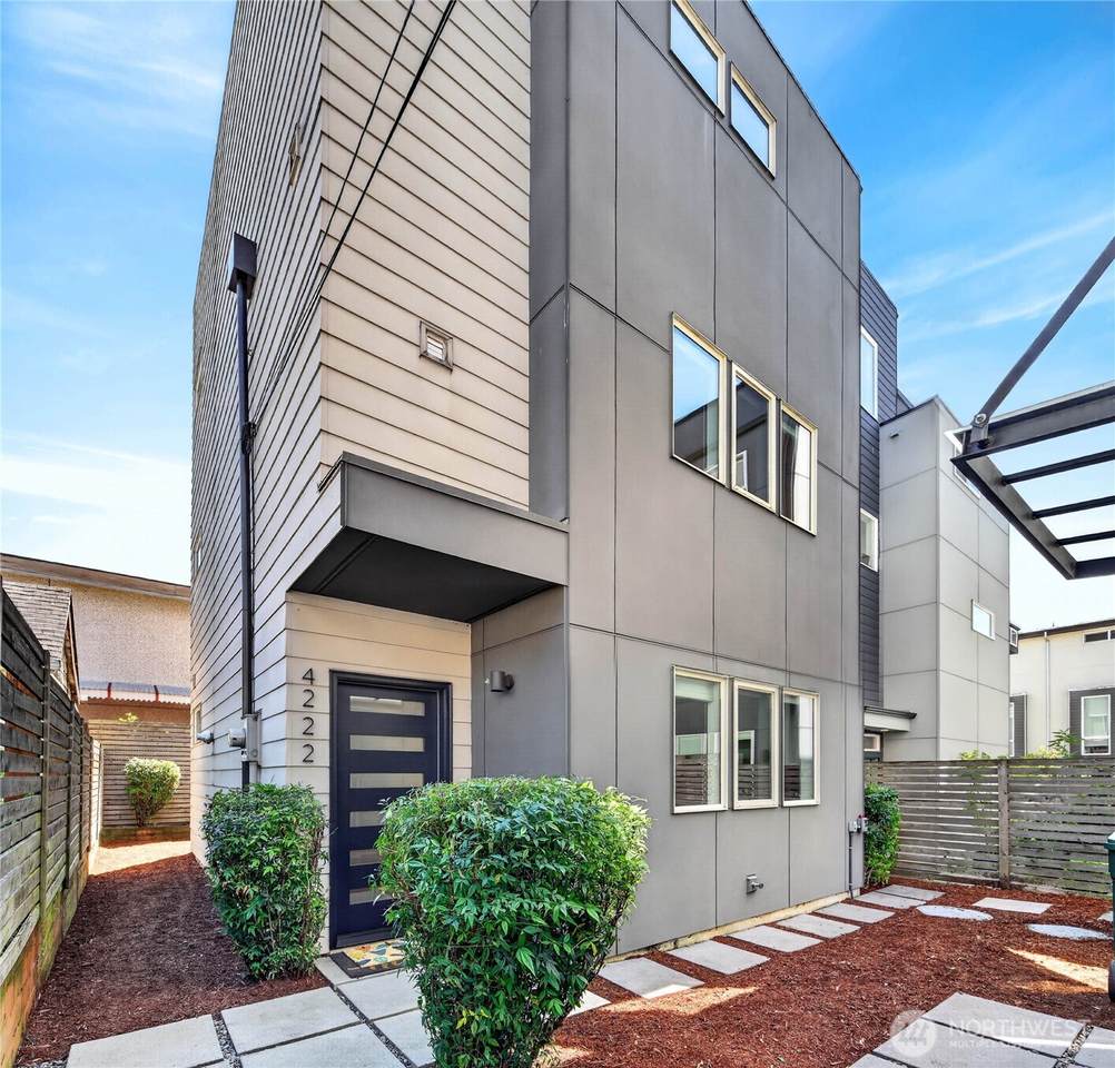 4222 Linden Avenue - Photo 1