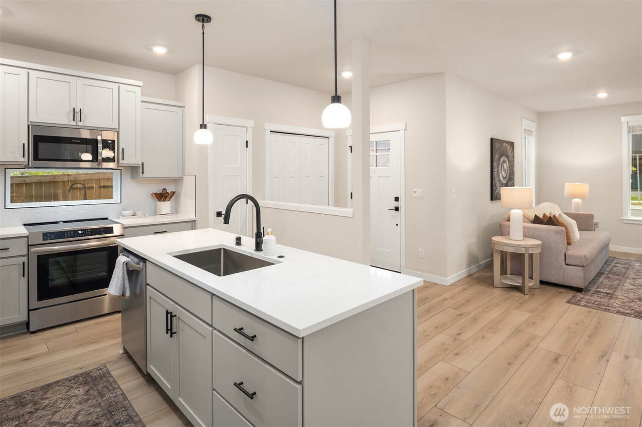 https://bt-photos.global.ssl.fastly.net/nwmls/1280_boomver_1_2556450-1.jpg