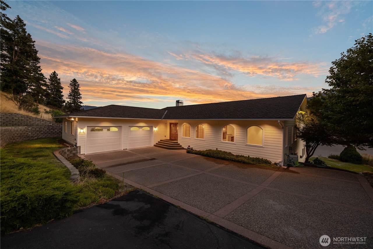 3035 Lakeshore Drive - Photo 1