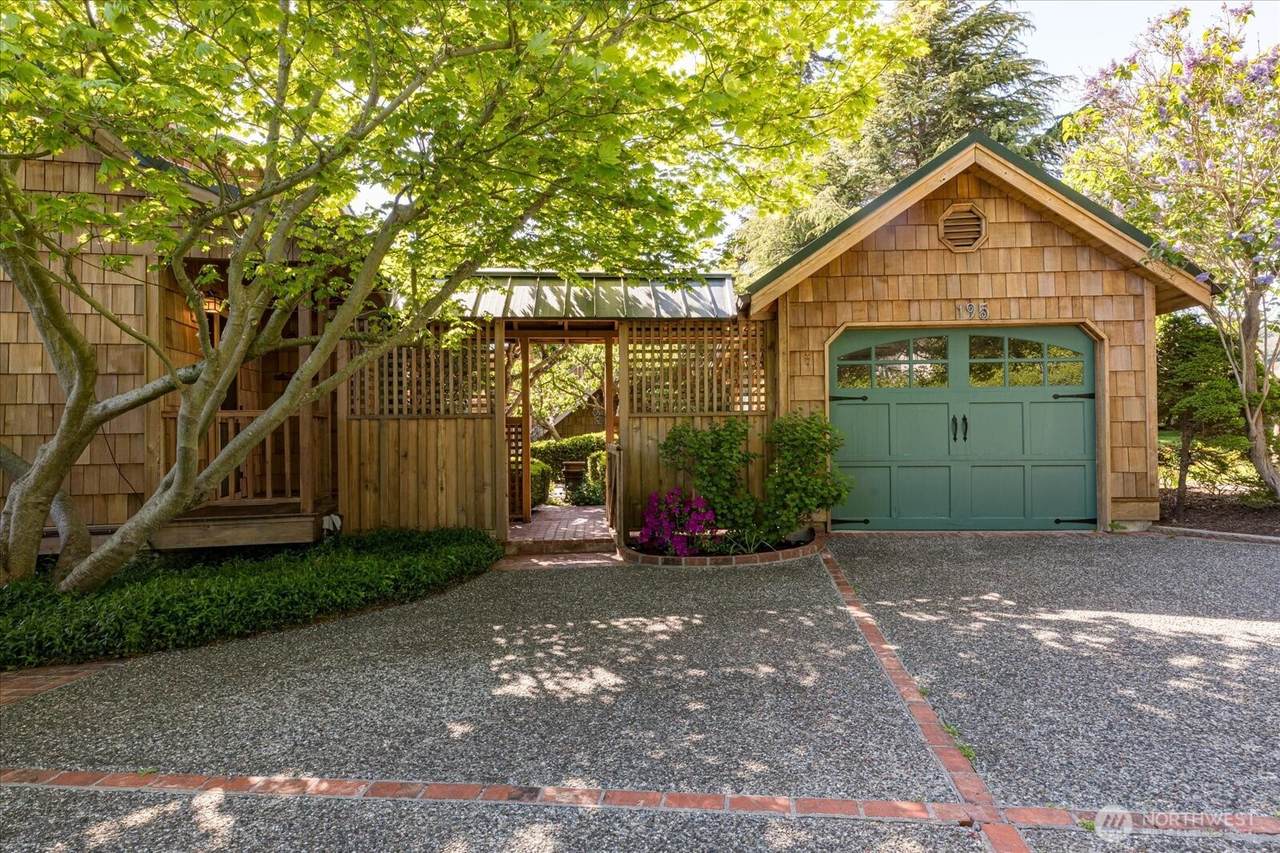 195 Perry Drive - Photo 1