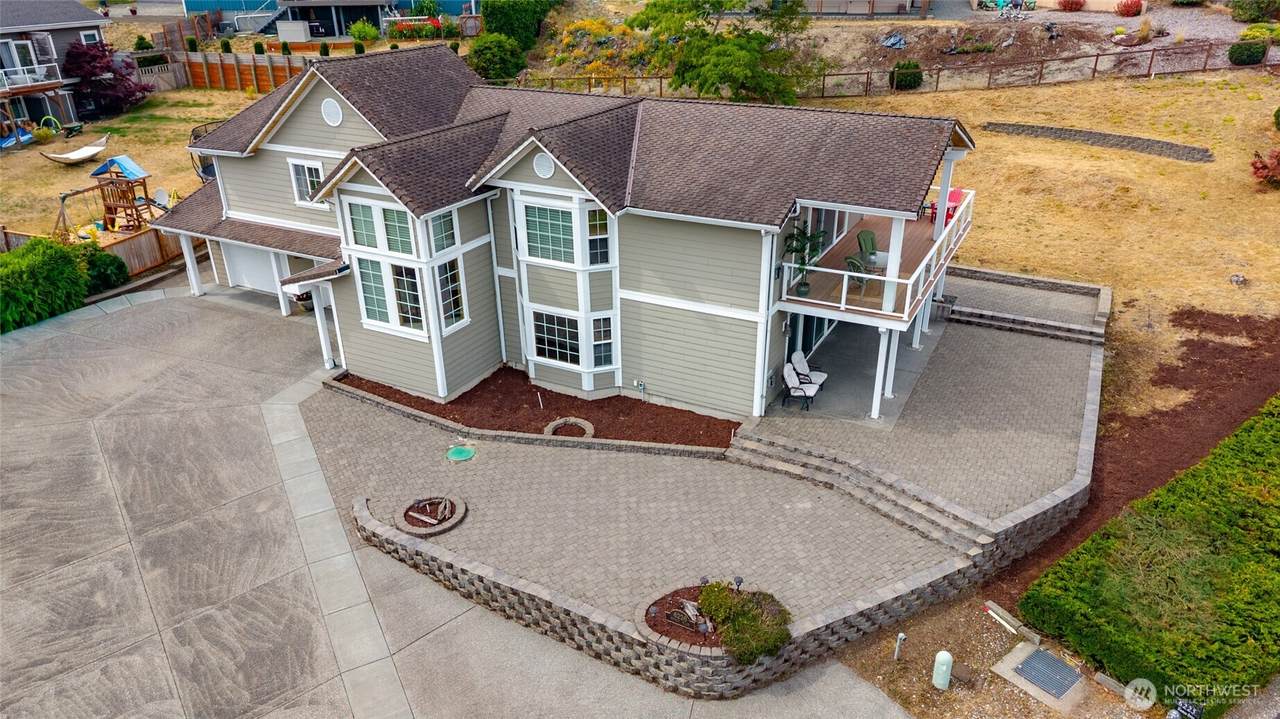6226 Hinman Drive - Photo 1