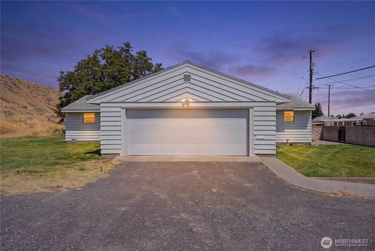 420 11th Street - Photo 1