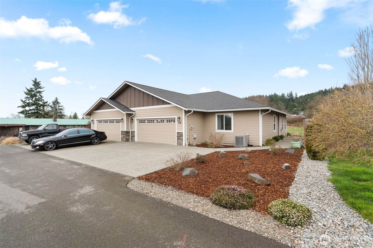 676 20th Street - Photo 1