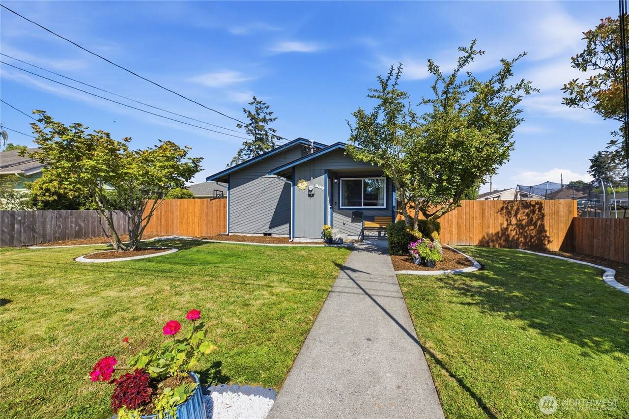 209 16th St Sw - Photo 1