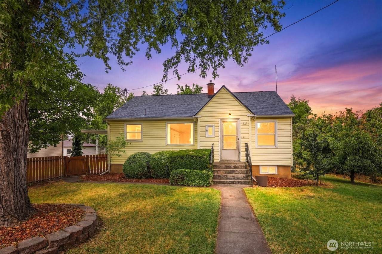 1020 College Avenue - Photo 1