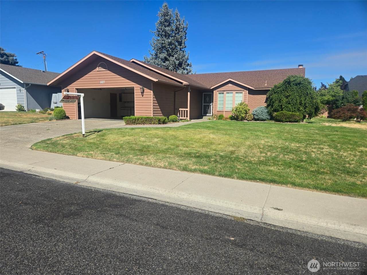 605 Park Place - Photo 1