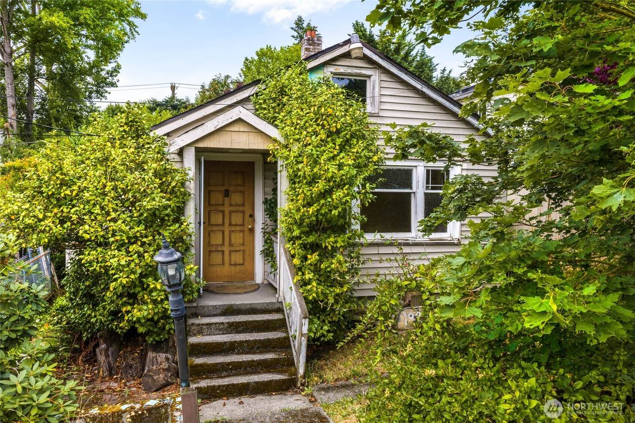 1024 Director Street - Photo 1