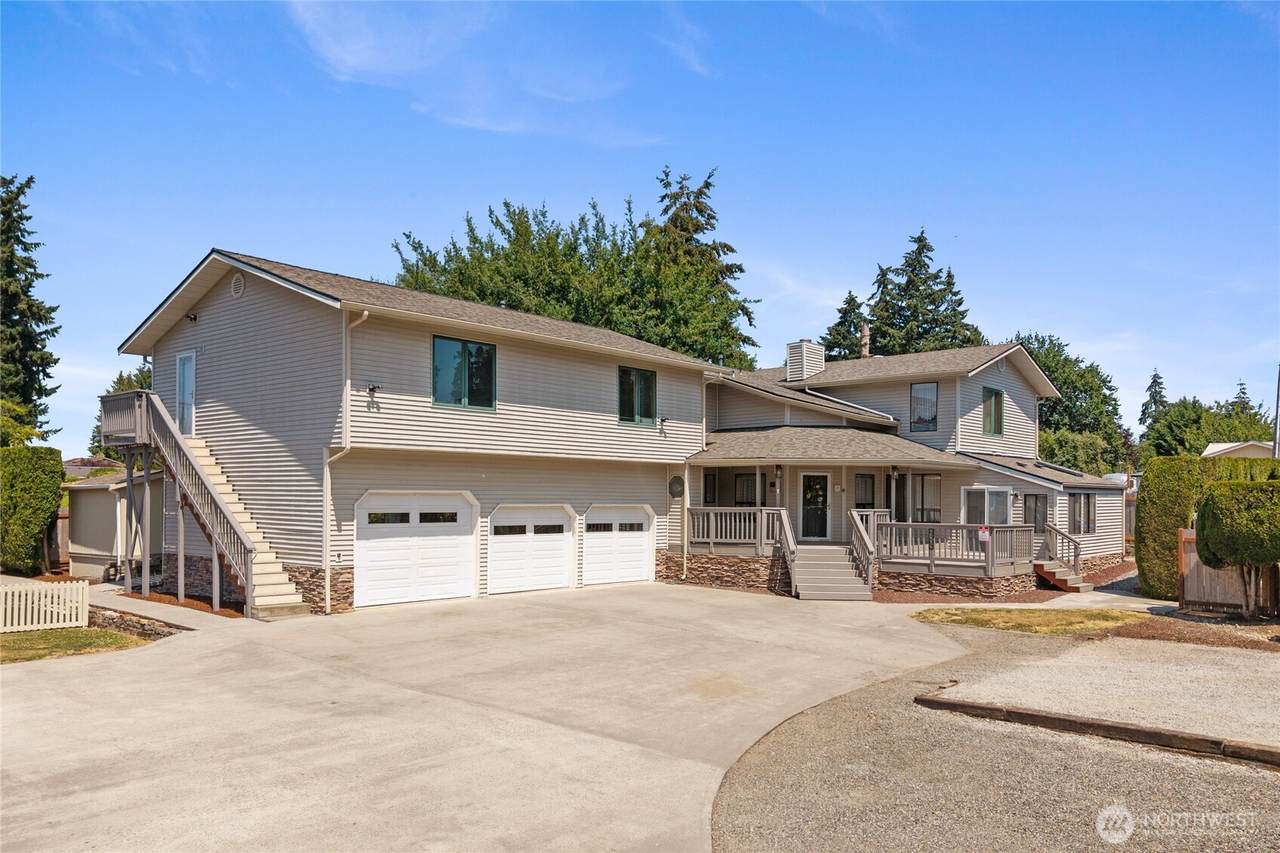 4505 72nd Street - Photo 1