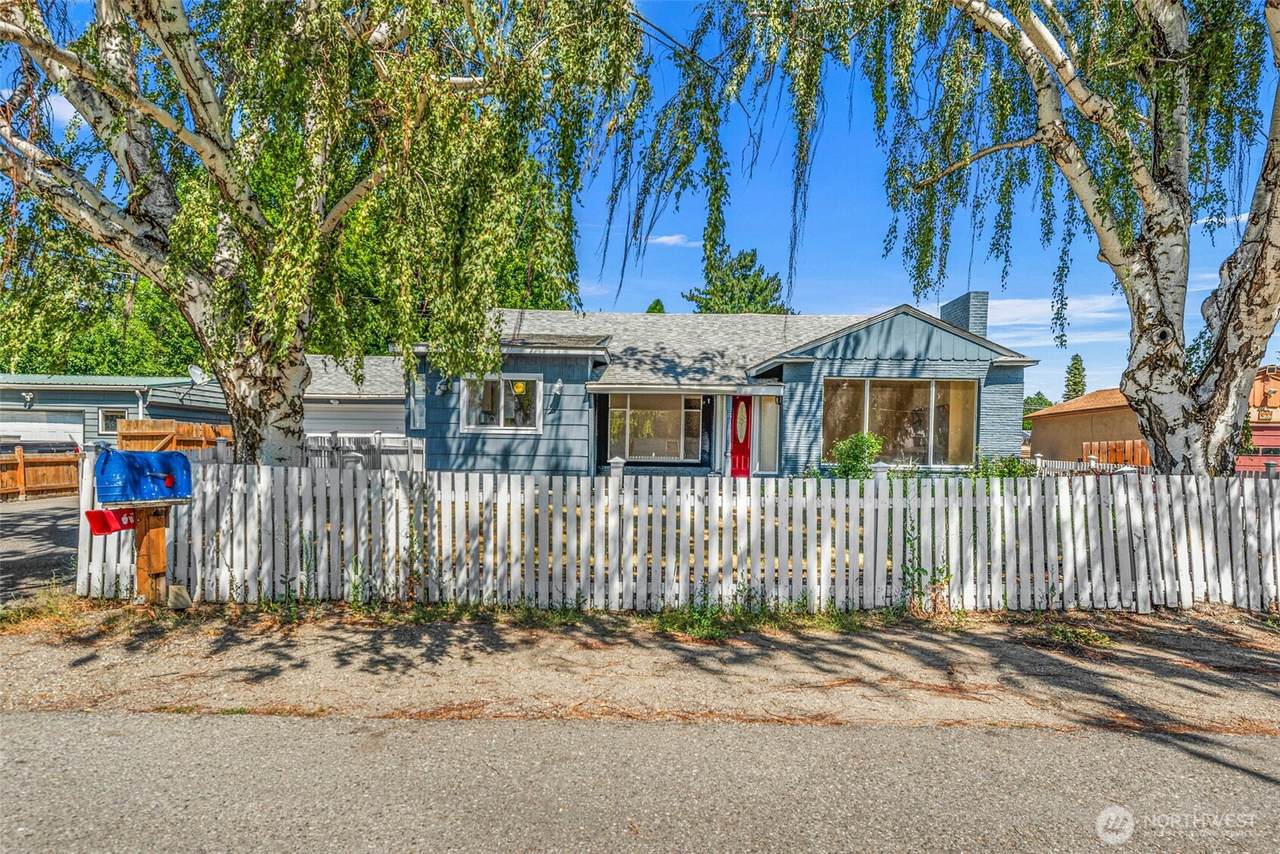 845 Devon Ave - Photo 1