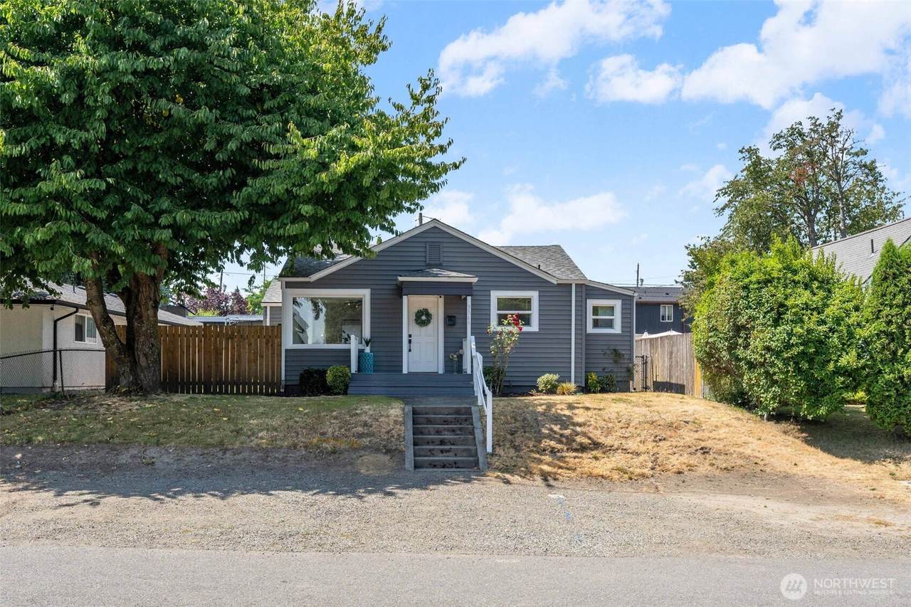 3344 Sawyer - Photo 1