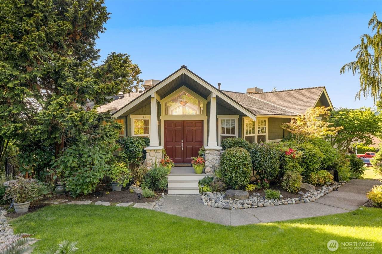 1907 2nd Street - Photo 1