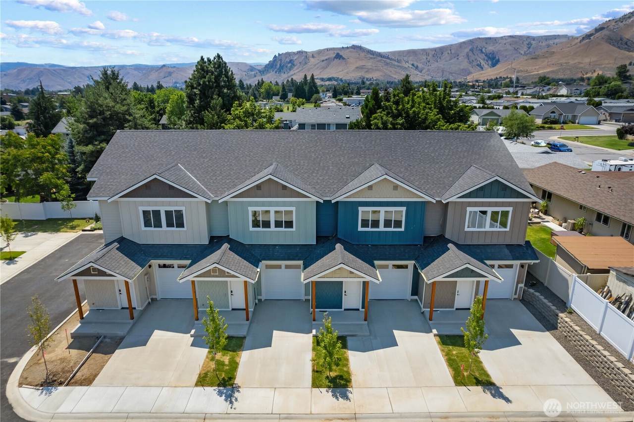 1030 Finch Lane - Photo 1