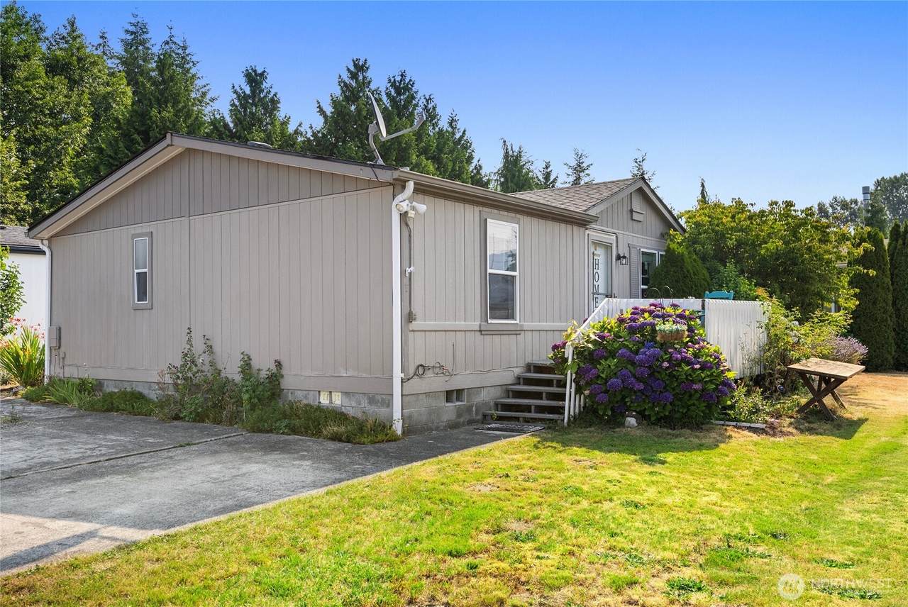905 Carriage Ct - Photo 1