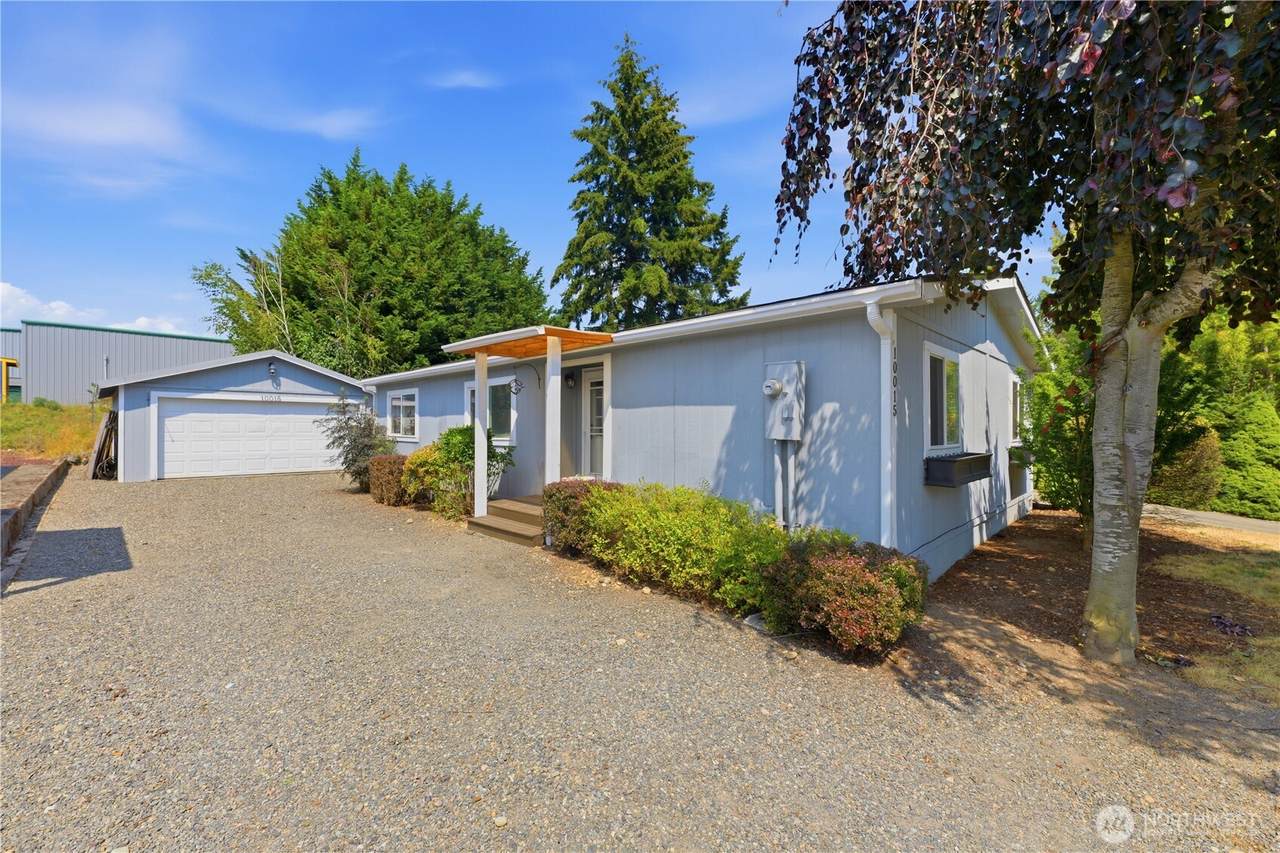 10015 189th Street - Photo 1
