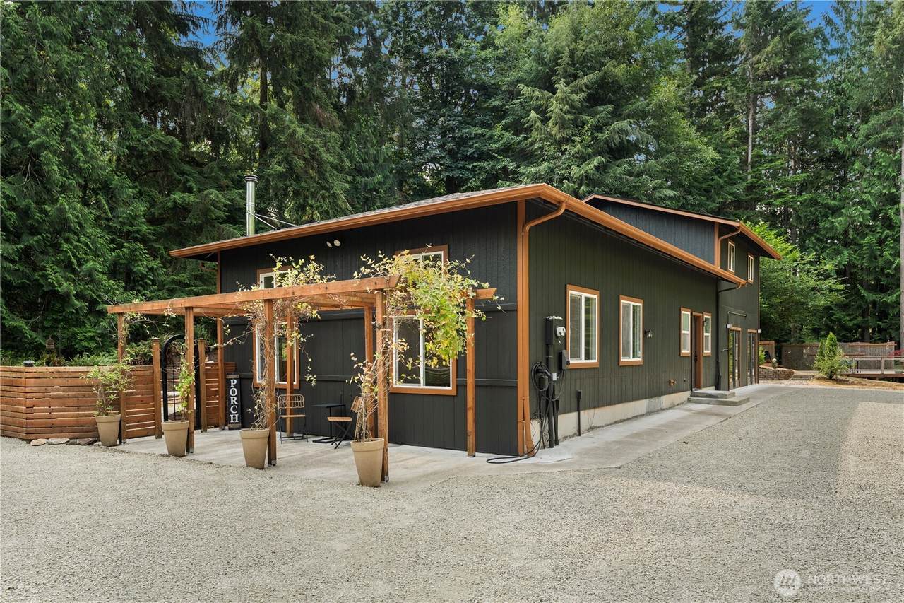 3002 138th Street - Photo 1