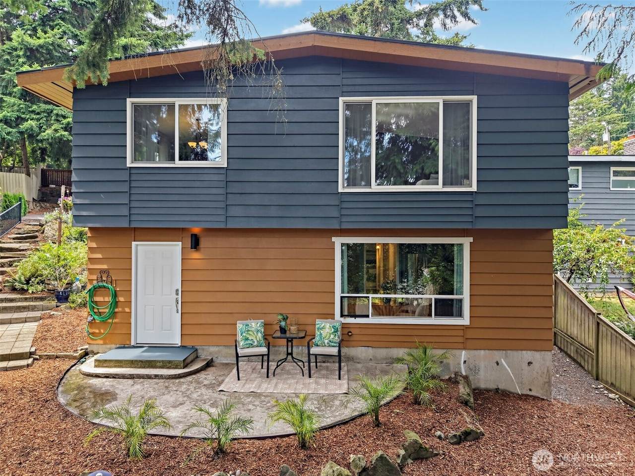 16106 Densmore Avenue - Photo 1