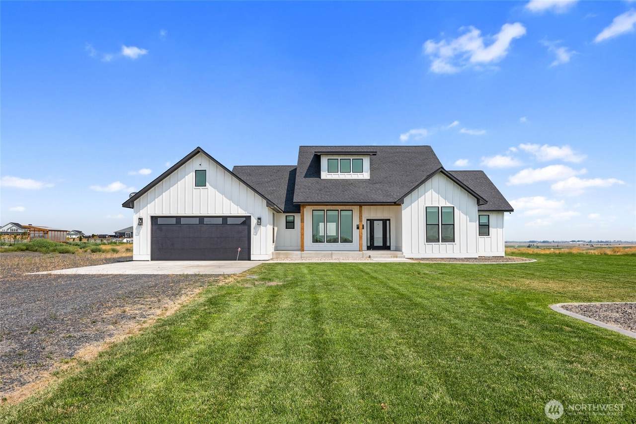 215 Desert Hills Loop - Photo 1