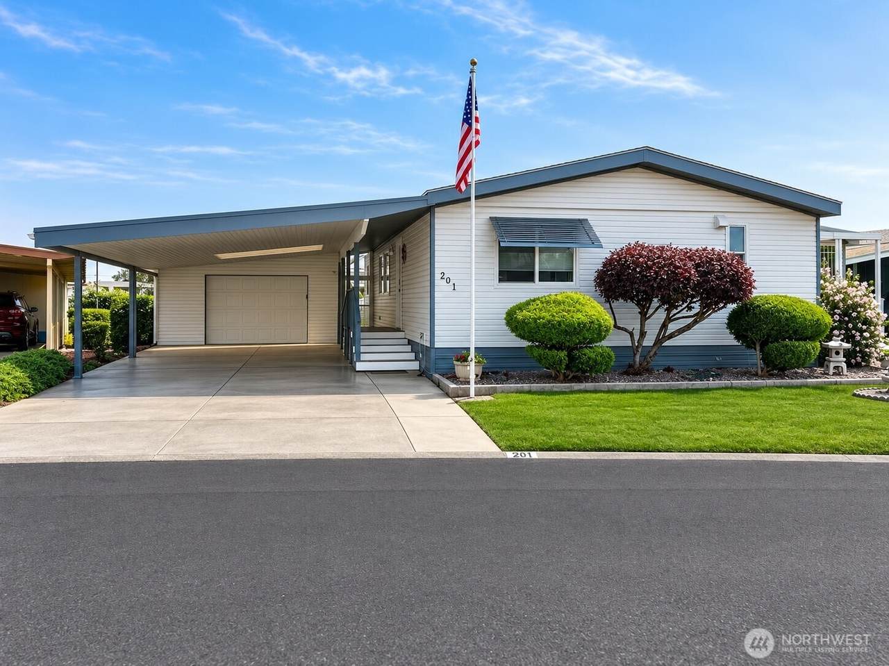 2240 Broadway Avenue - Photo 1