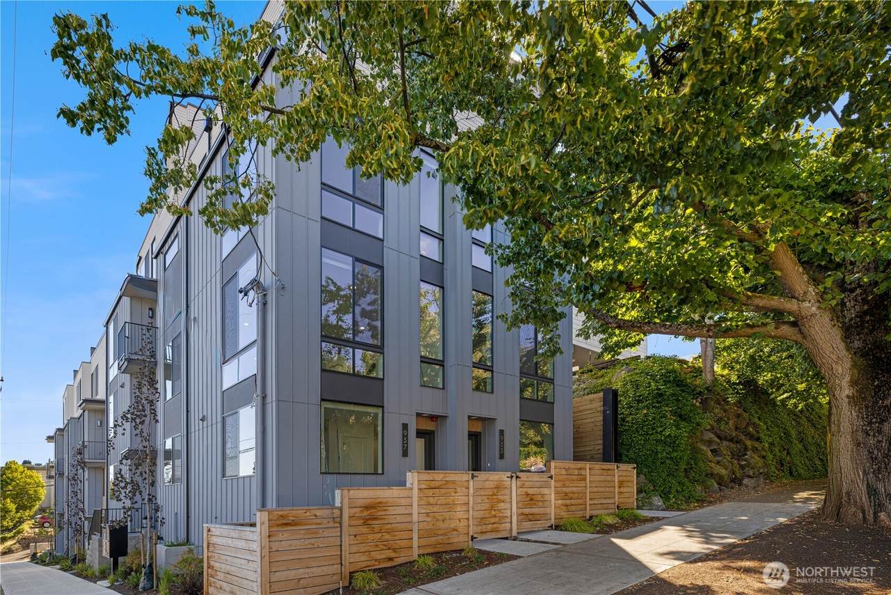 957 35th Street - Photo 1