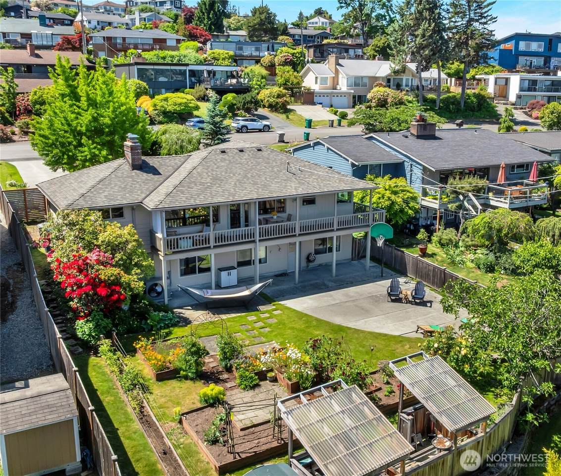 7528 Laurel Street - Photo 1