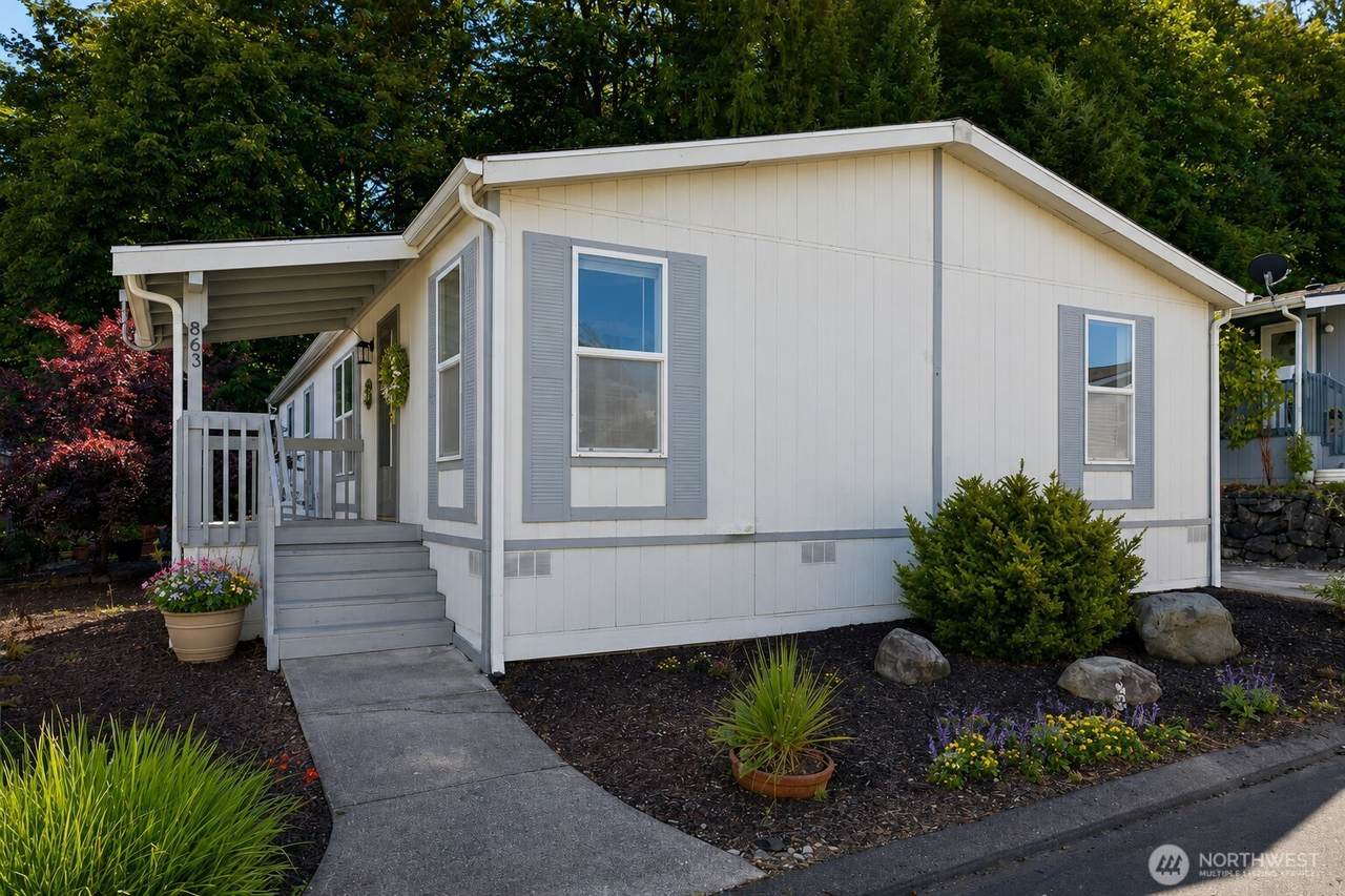 863 Saturn Lane - Photo 1
